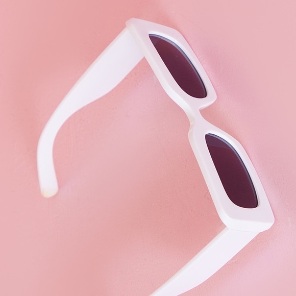 White Retro Chunky Rectangular Sunglasses New - Picture 2 of 3